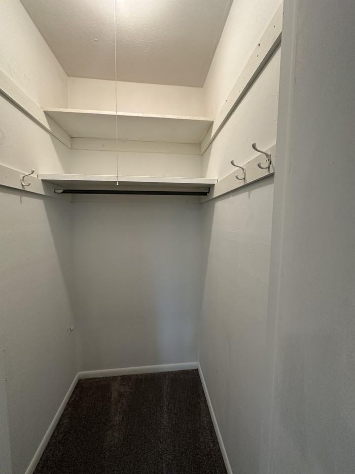 11021 Western Ave - Photo 5 of 37