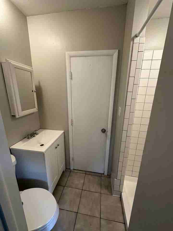 11021 Western Ave - Photo 5 of 37