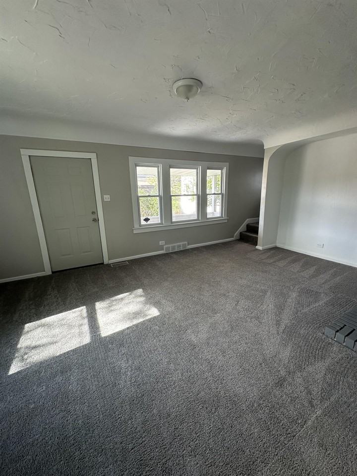 11021 Western Ave - Photo 6 of 37