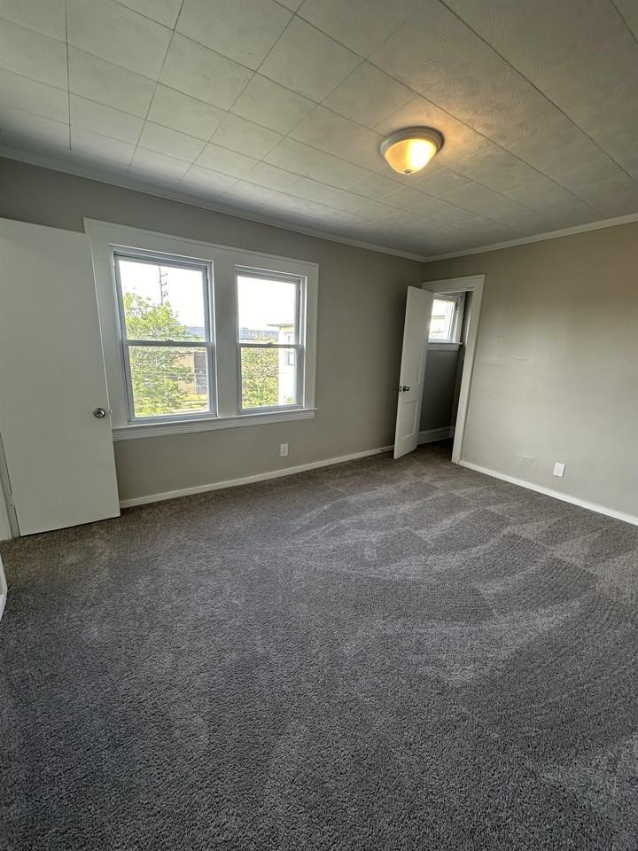 11021 Western Ave - Photo 7 of 37