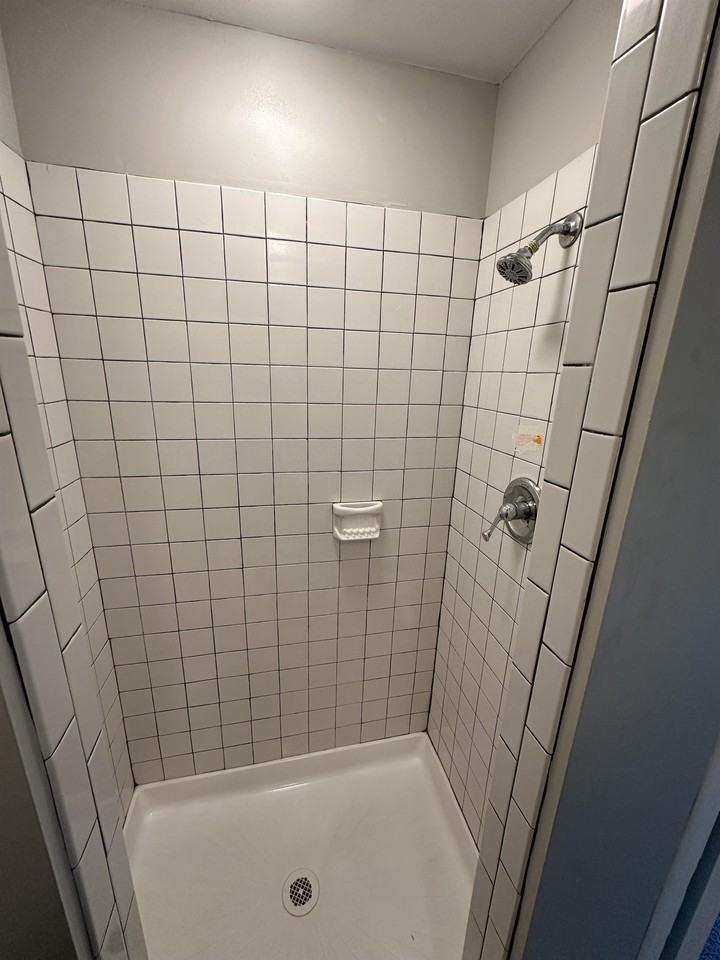 11021 Western Ave - Photo 4 of 37