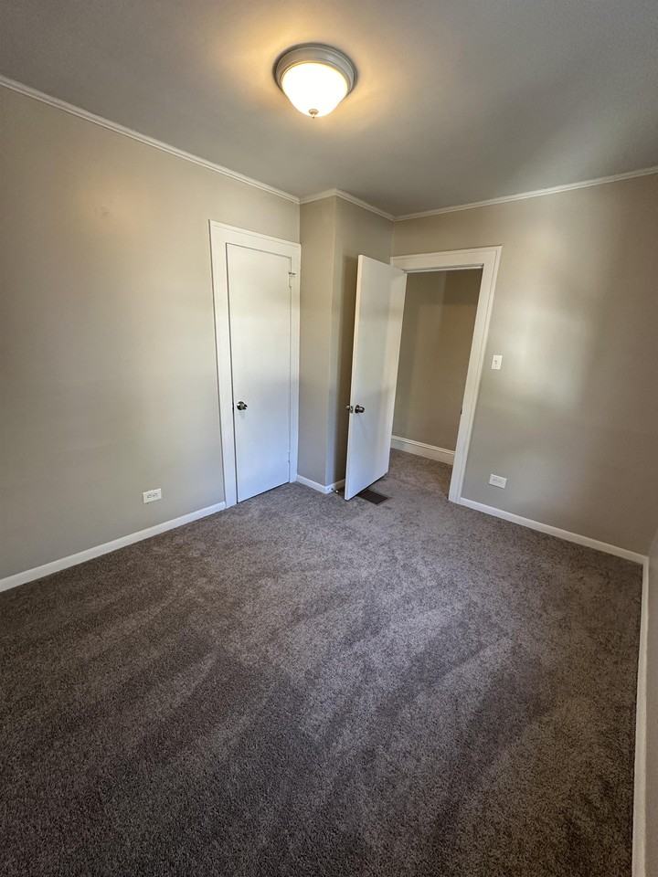 11021 Western Ave - Photo 4 of 37