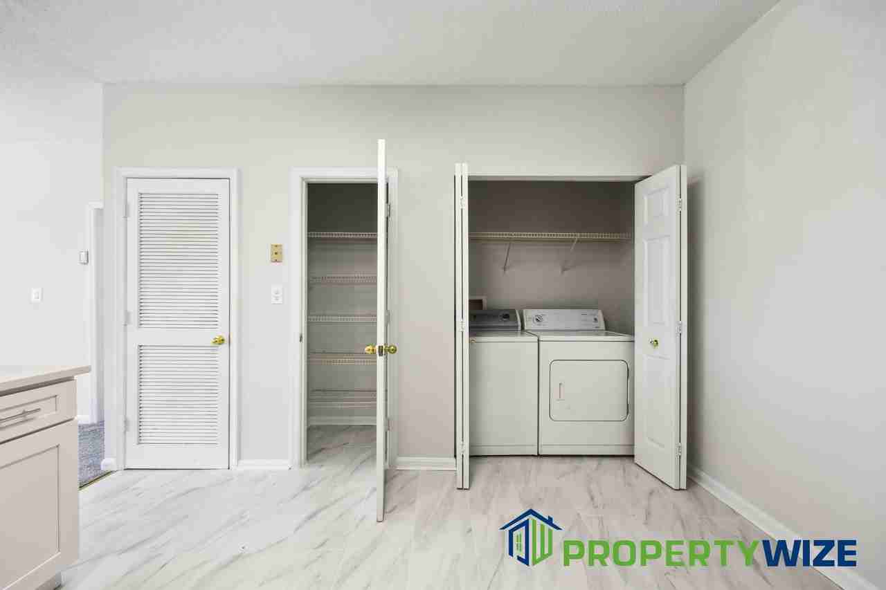 7418 Hindon Cir #201 - Photo 3 of 27