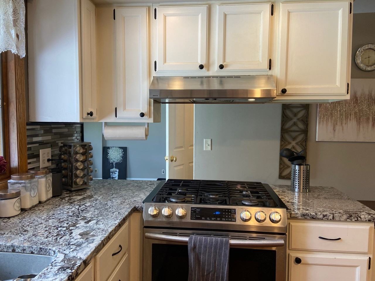 208 Glynn Rd - Photo 3 of 22