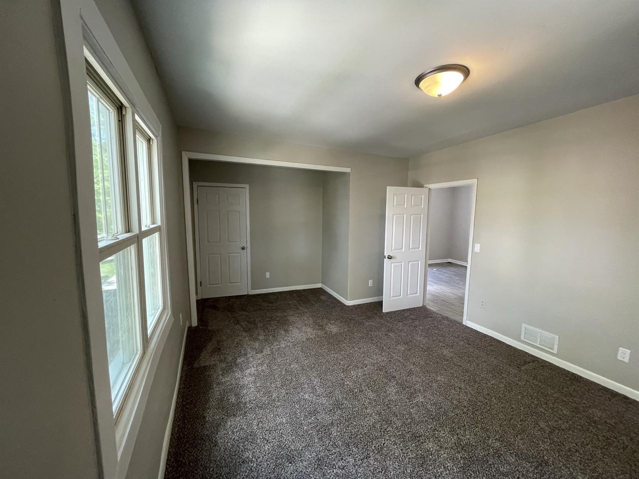 3314 W Mount Vernon Ave - Photo 2 of 11