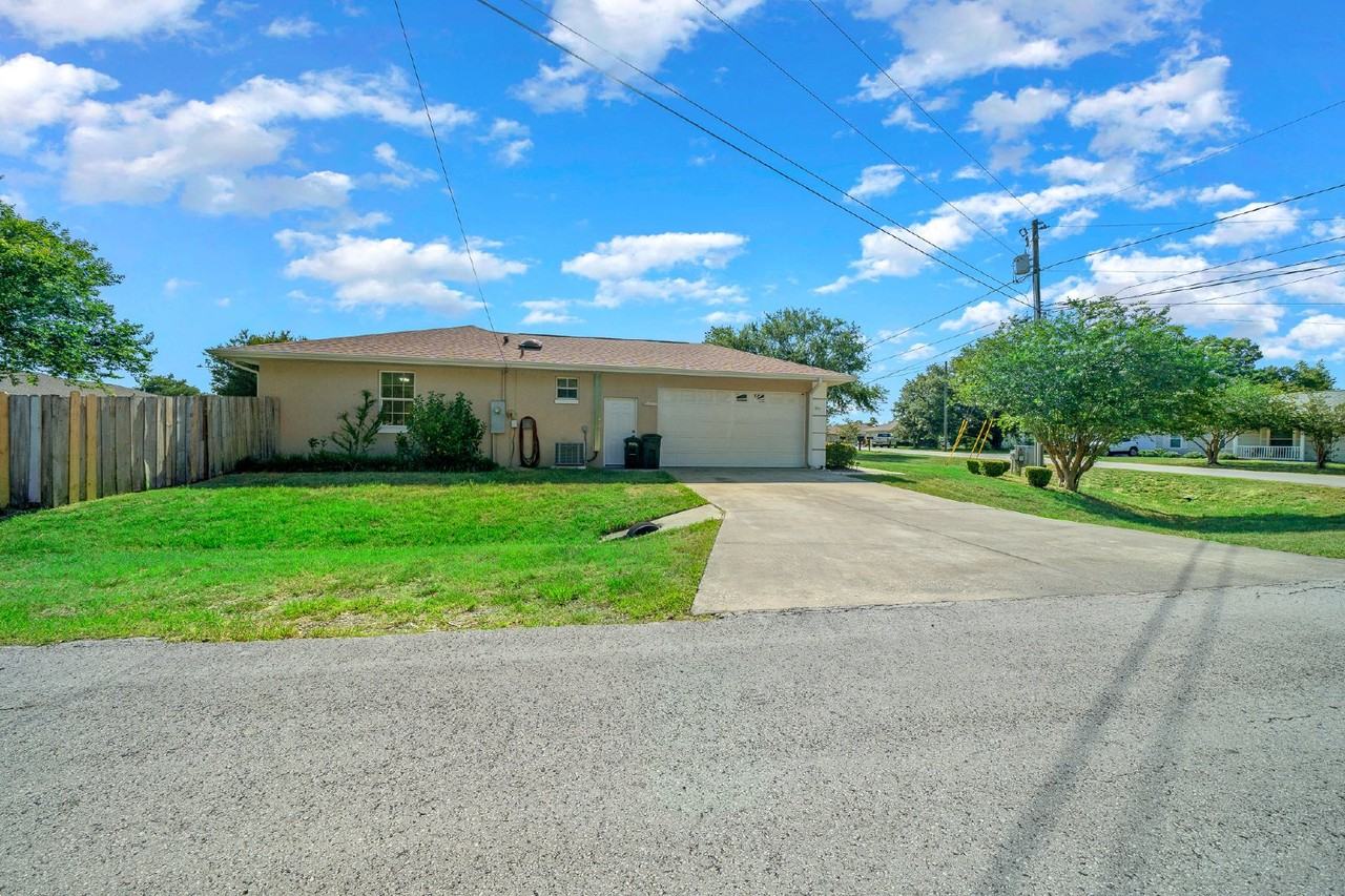 5956 Pecan Rd - Photo 3 of 39