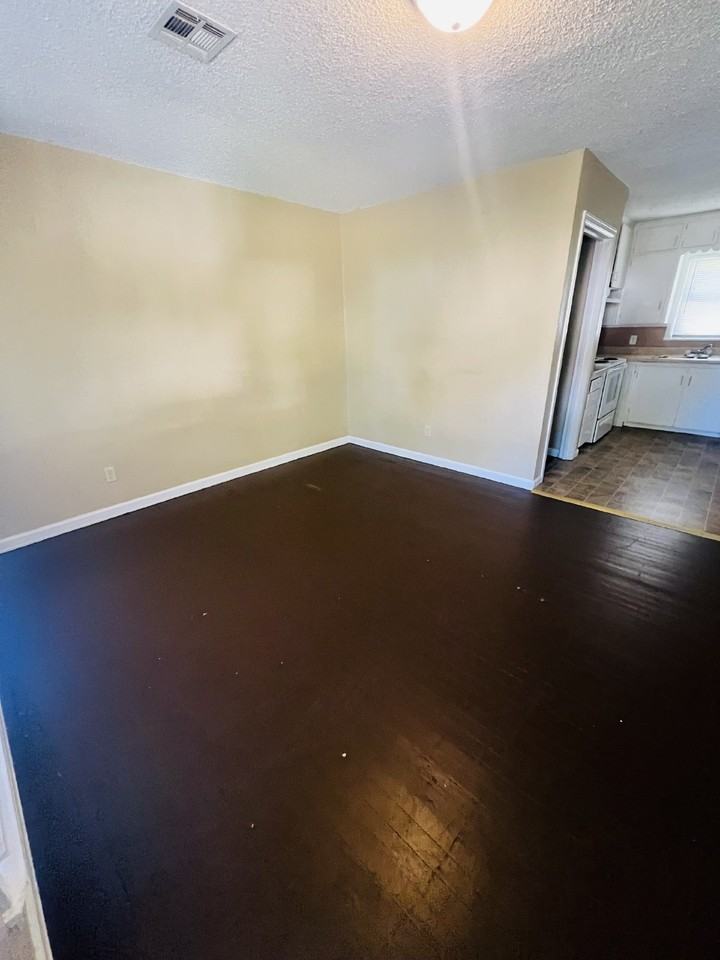 609 W Nagel Ave - Photo 2 of 17