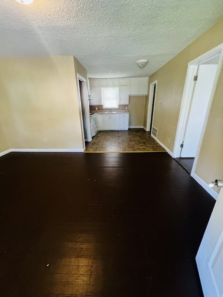 609 W Nagel Ave - Photo 3 of 17