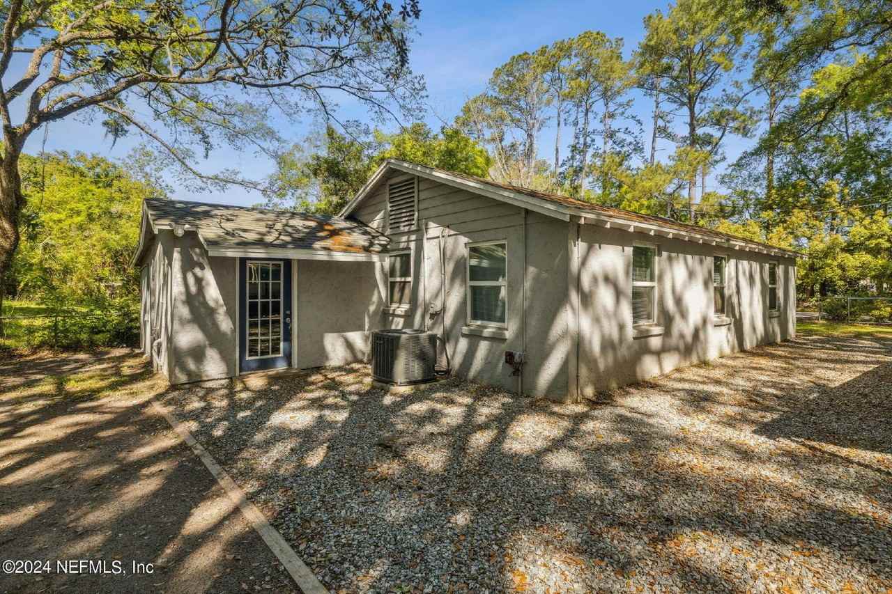 4044 Hunter Cir - Photo 3 of 22