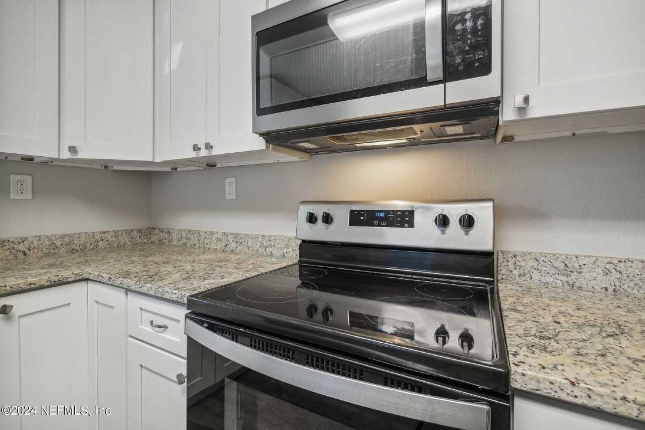 4044 Hunter Cir - Photo 6 of 22