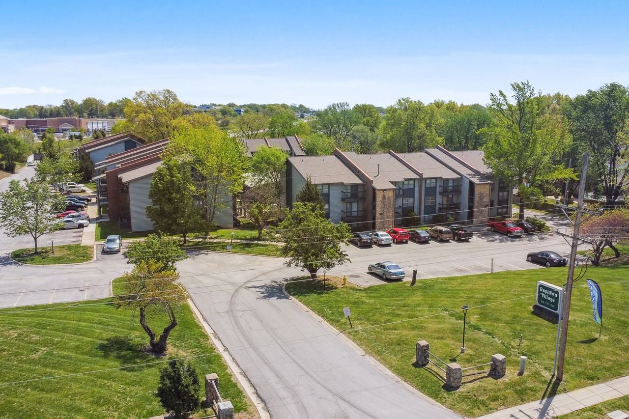 Raytown Village Apartments - Photo 5 of 16