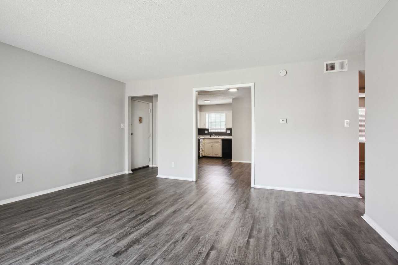 Clove Manor Apartments - Photo 4 of 16