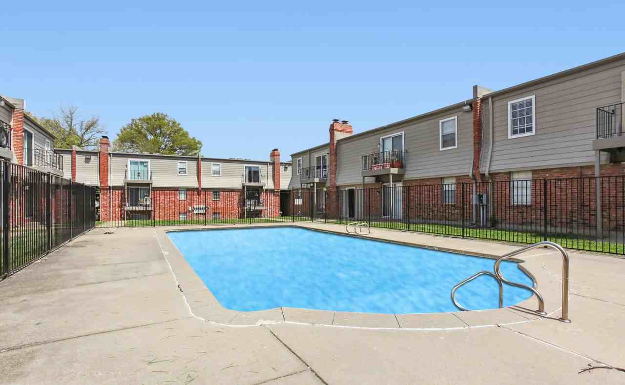 Clove Manor Apartments - Photo 6 of 16