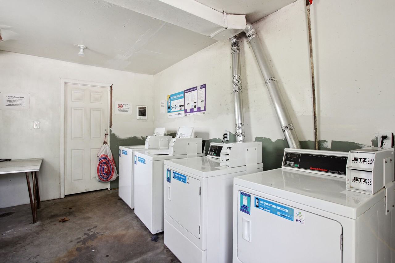 Clove Manor Apartments - Photo 7 of 16