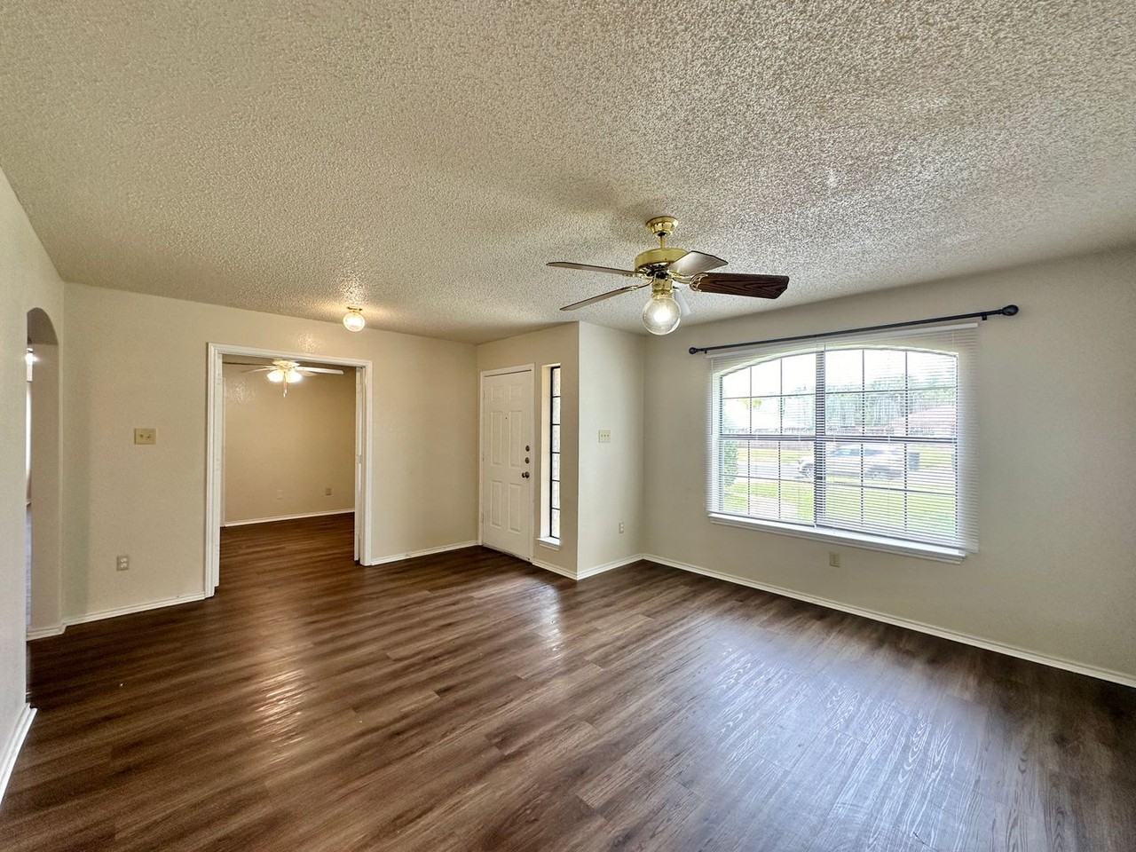 1307 Waterford Dr - Photo 3 of 31