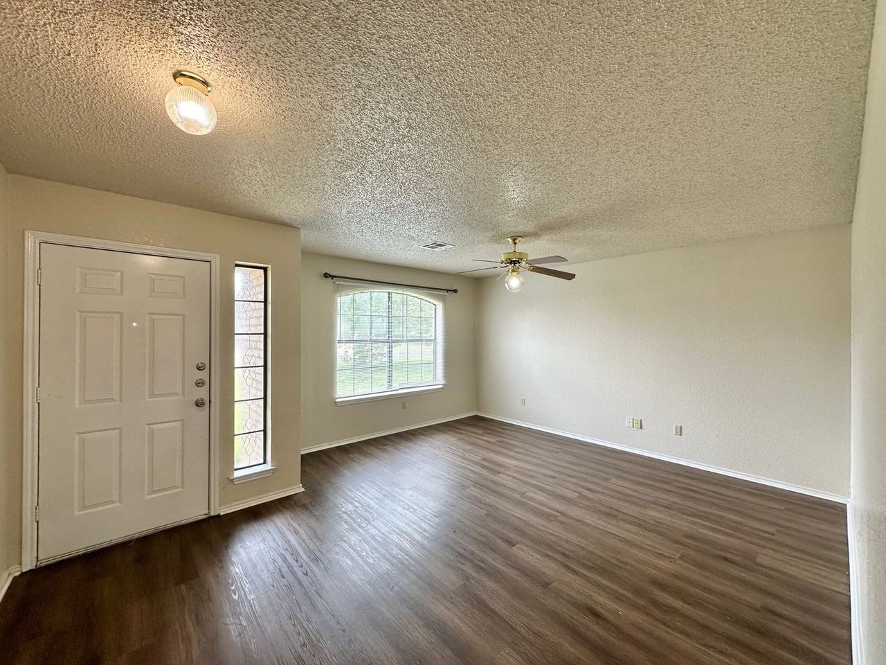 1307 Waterford Dr - Photo 5 of 31