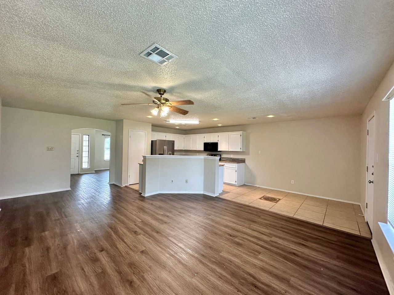 1307 Waterford Dr - Photo 7 of 31