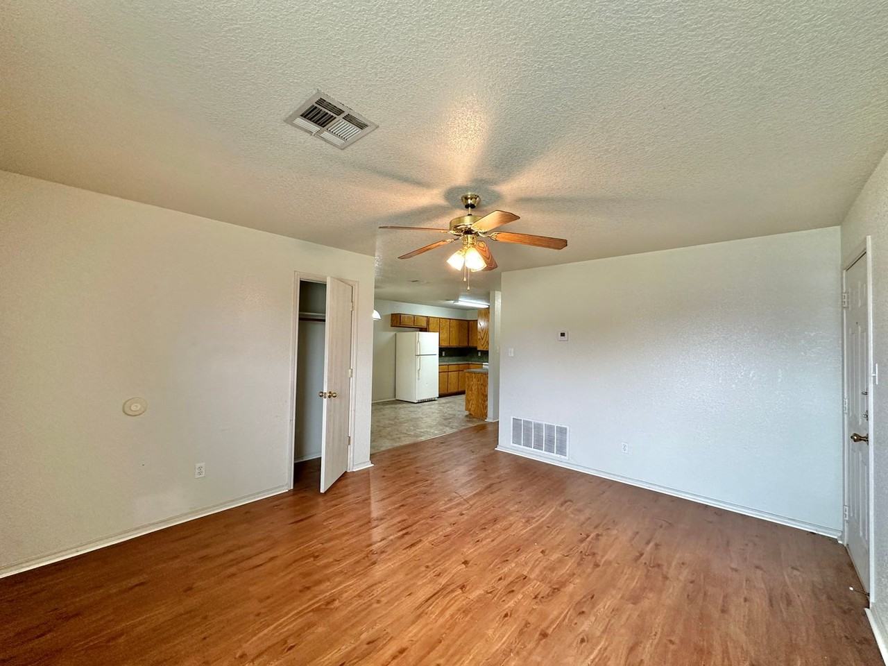 2807 Lucille - Photo 2 of 25