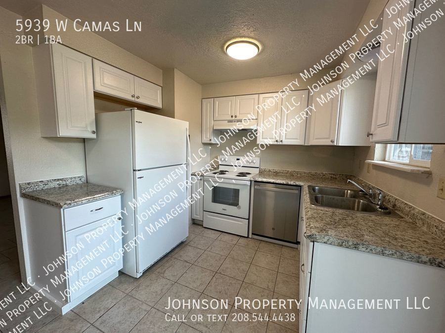 5939 W Camas Ln - Photo 2 of 9