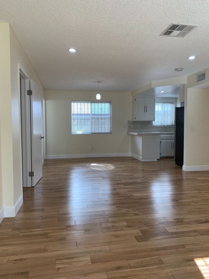 981 Everett Street - Photo 3 of 18