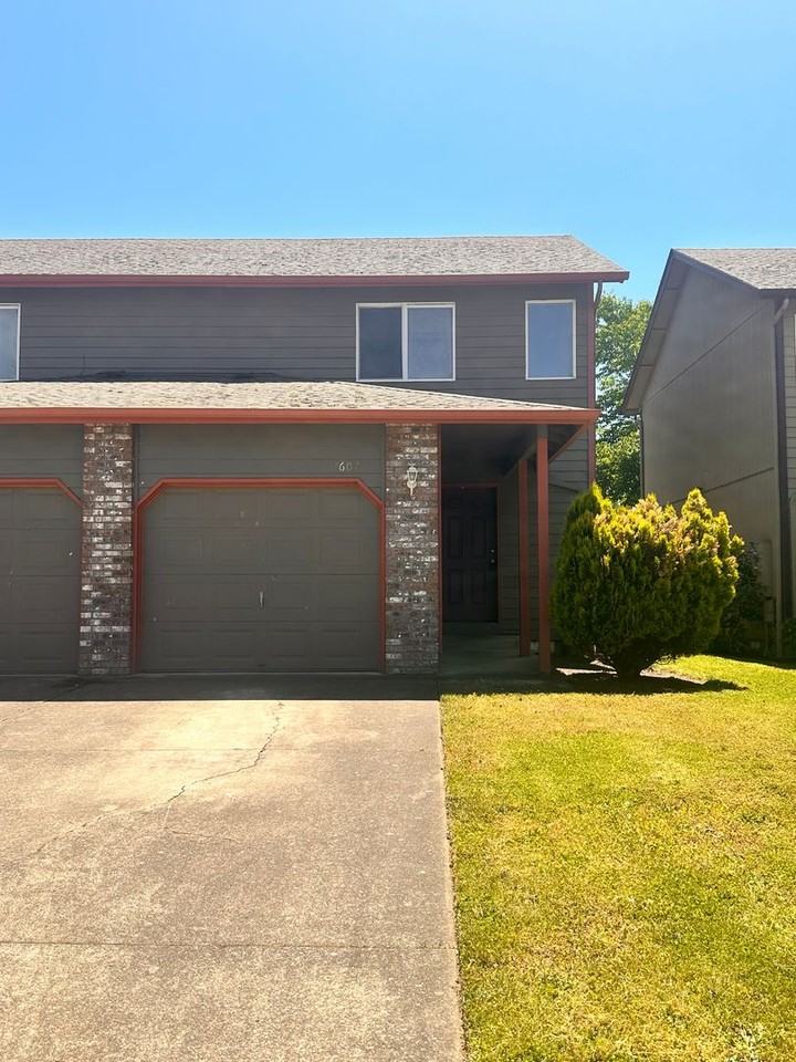 2607 S Cloverleaf Loop #2607 - Photo 2 of 40