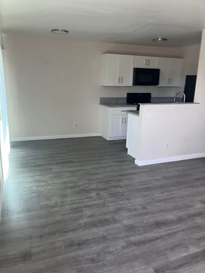 3030 N Edith Blvd - Photo 2 of 9