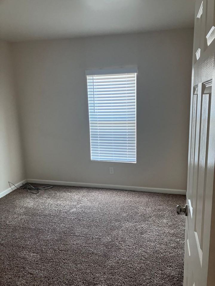 3030 N Edith Blvd - Photo 5 of 9