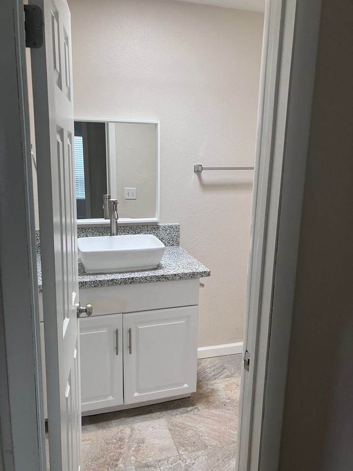 3030 N Edith Blvd - Photo 6 of 9