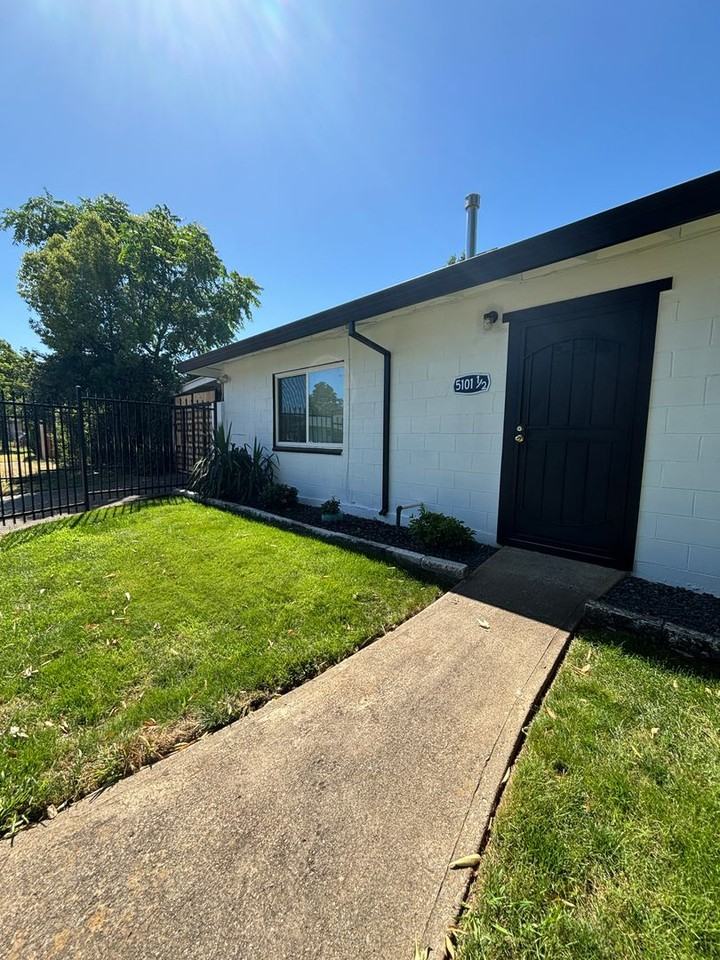 5101 1/2 Esmeralda St - Photo 2 of 11