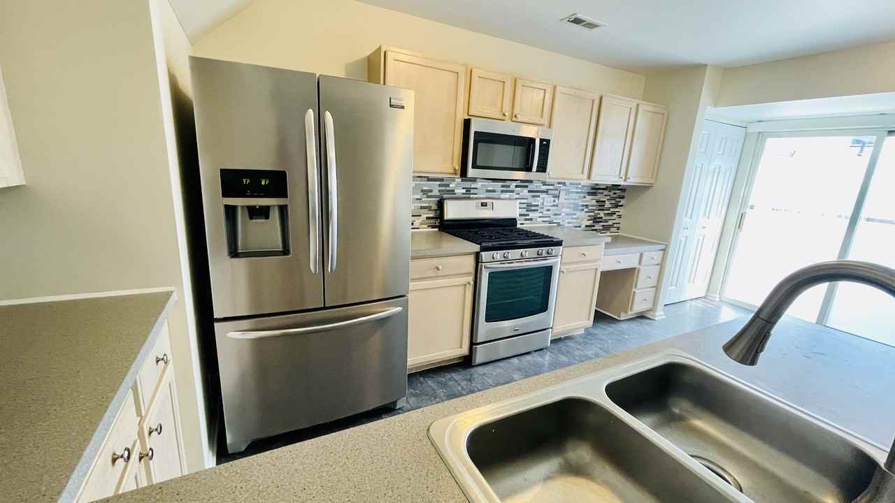 989 Symphony Dr #NA - Photo 3 of 18