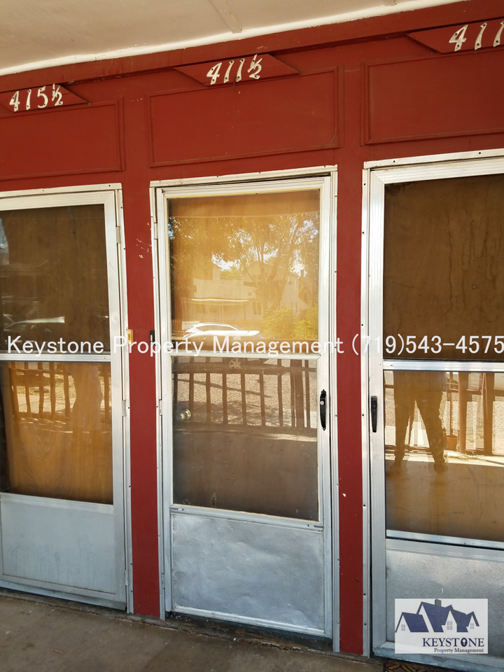 411 1/2 W 12th St - Photo 2 of 11