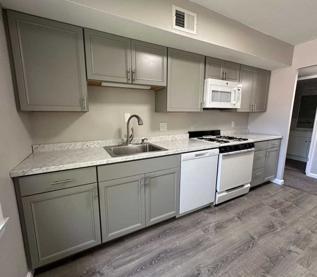 (590) 607 Thunderbird Ct - Photo 2 of 7