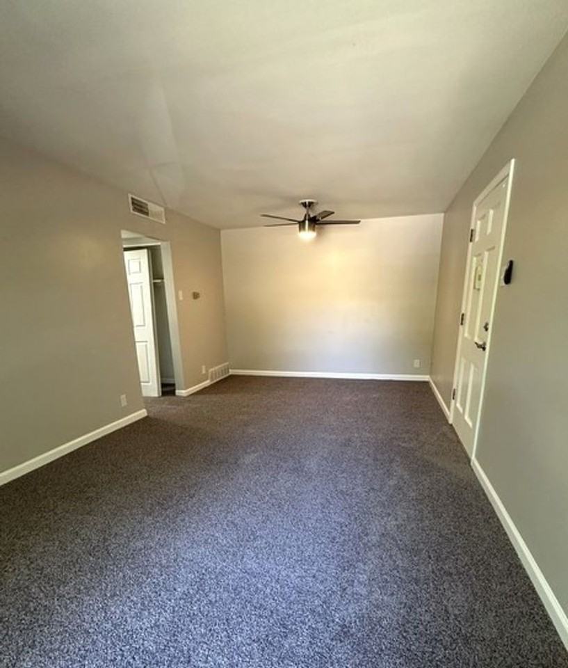 (590) 607 Thunderbird Ct - Photo 3 of 7