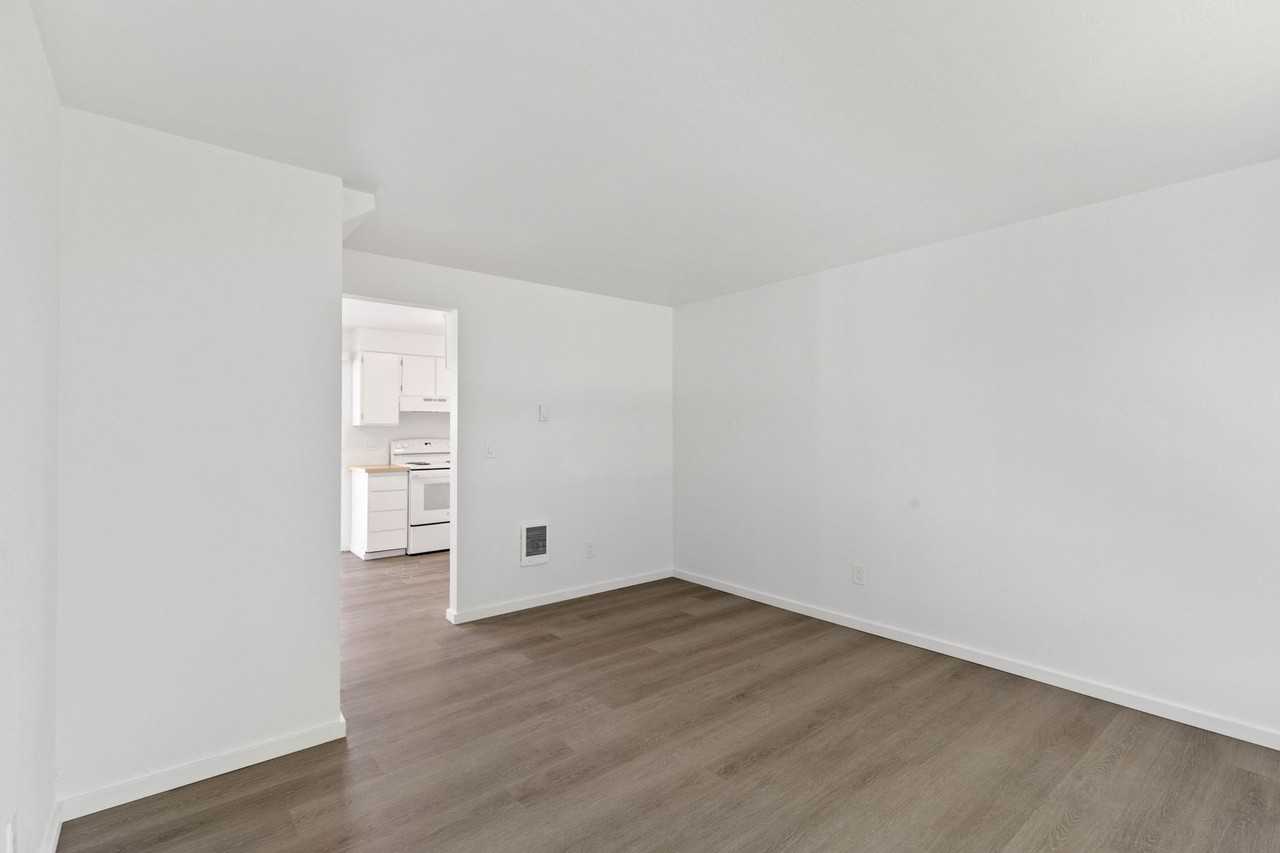 Greenwood Apartments - Photo 3 of 15