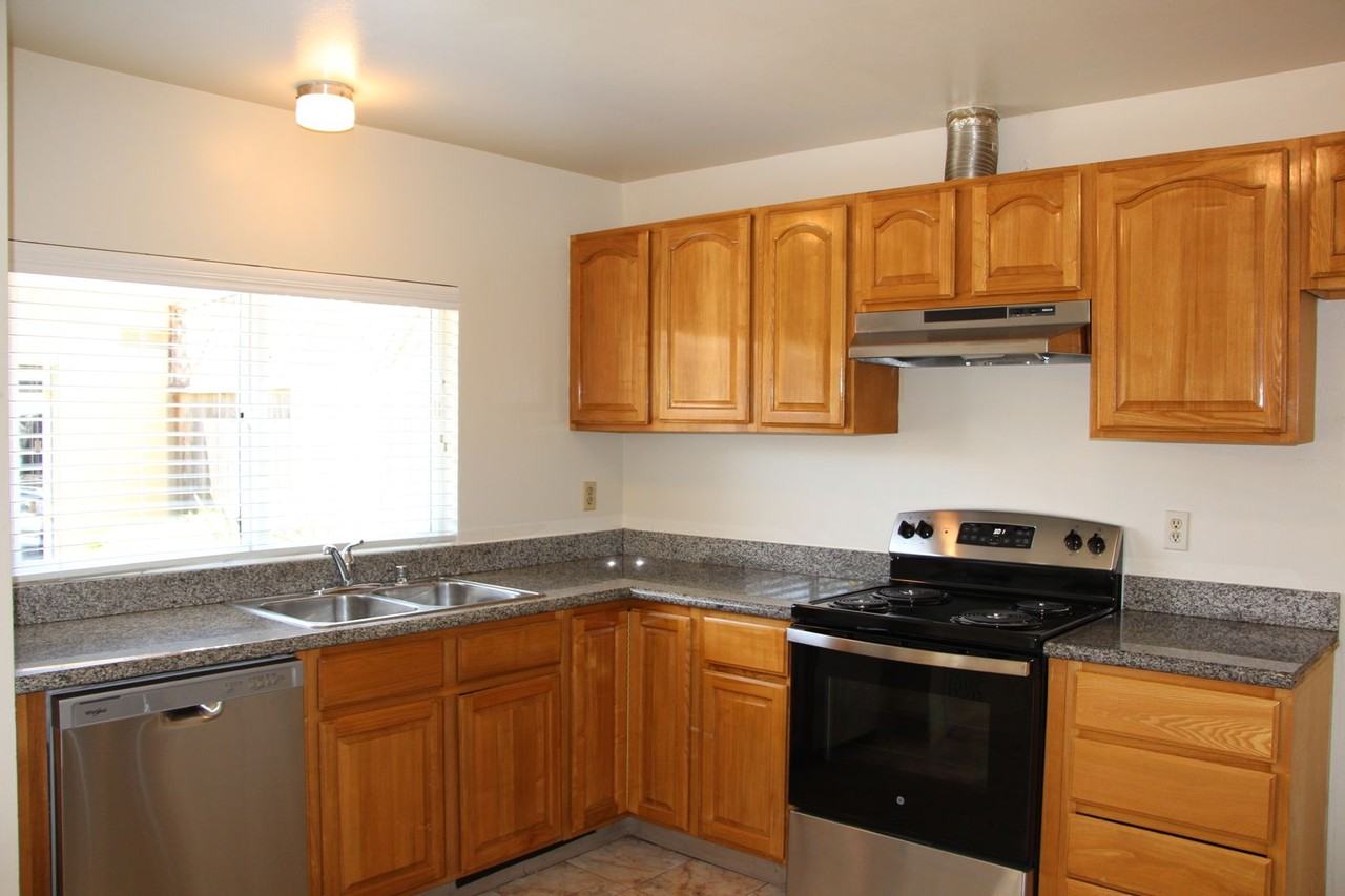 4220 Comet Cir - Photo 3 of 6