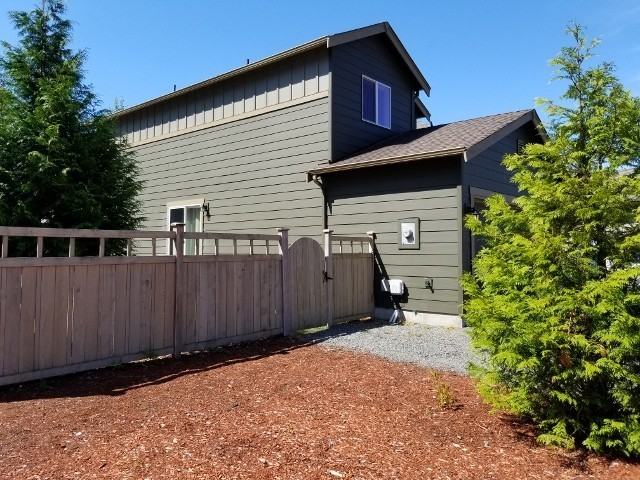8726 Stockholm Ln Ne - Photo 2 of 14