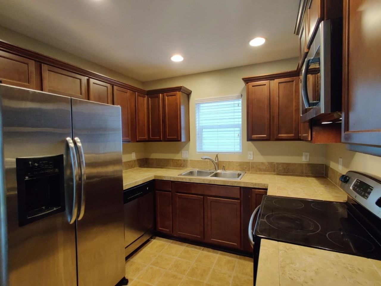 8726 Stockholm Ln Ne - Photo 6 of 14