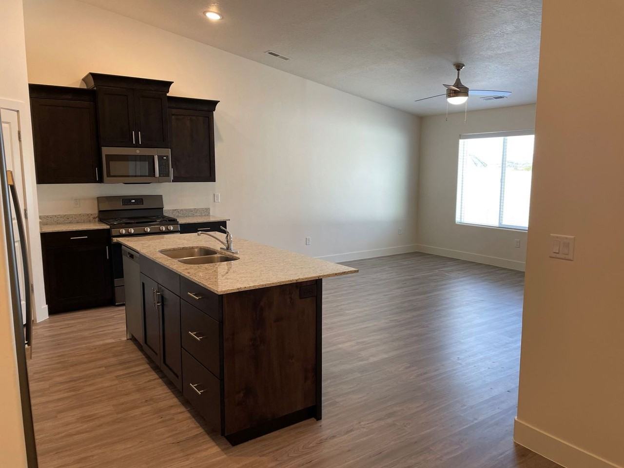 913 Ironwood Cir - Photo 5 of 25