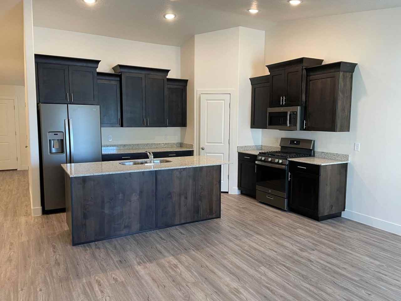 913 Ironwood Cir - Photo 6 of 25