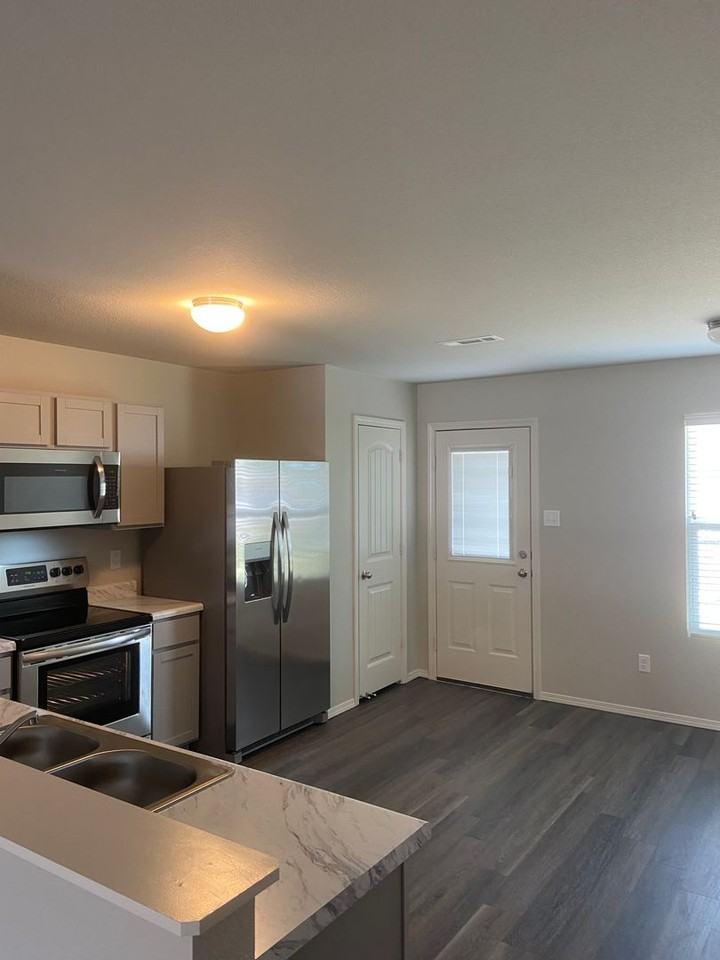 1670 Raden St - Photo 6 of 21