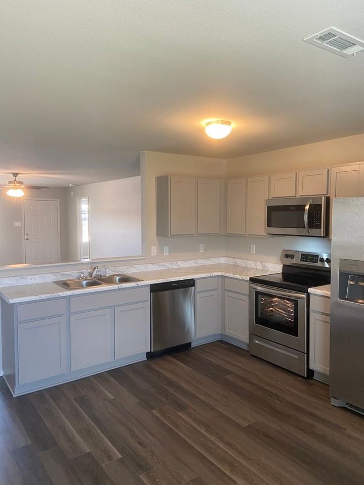 1670 Raden St - Photo 7 of 21