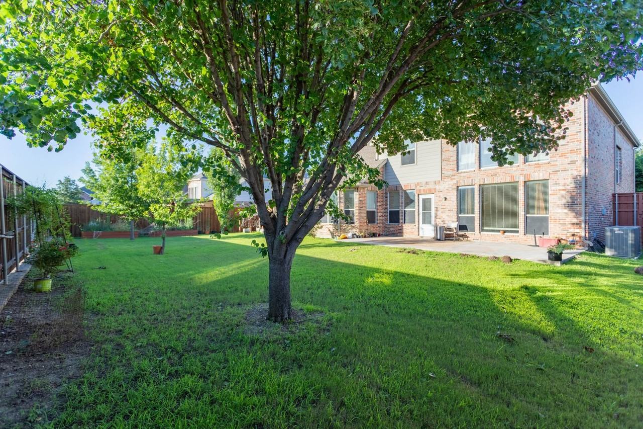 413 Brookmere Ln - Photo 3 of 28