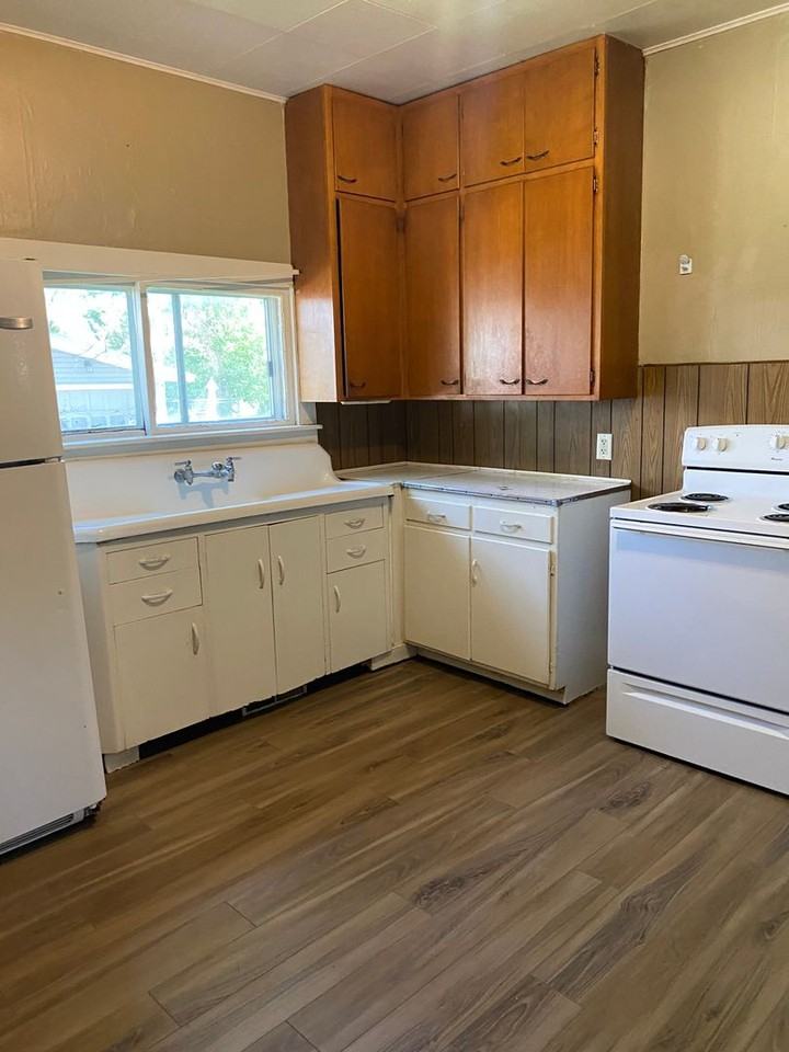 422 S Maple - Photo 3 of 13