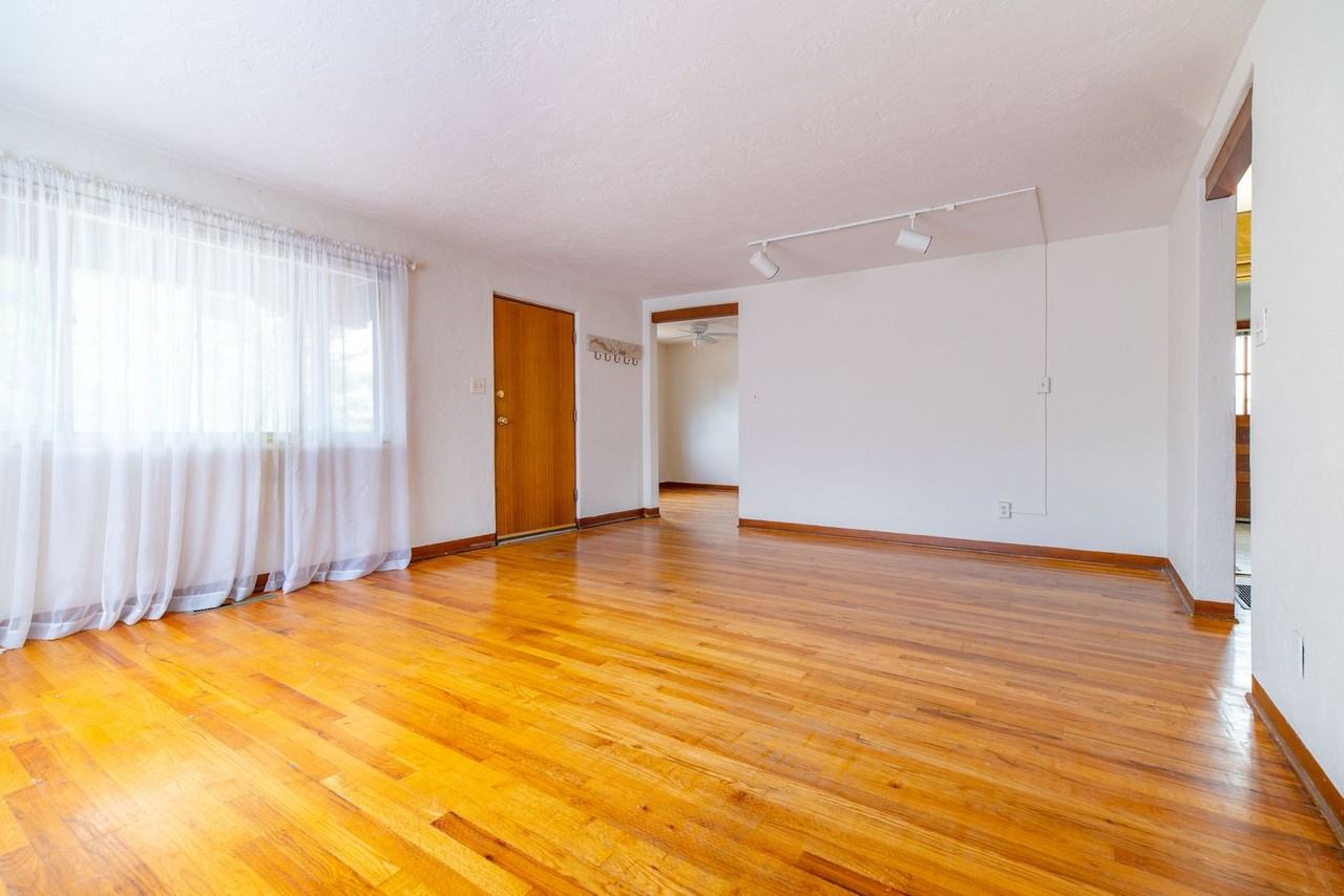 242 Anita Pl - Photo 7 of 20