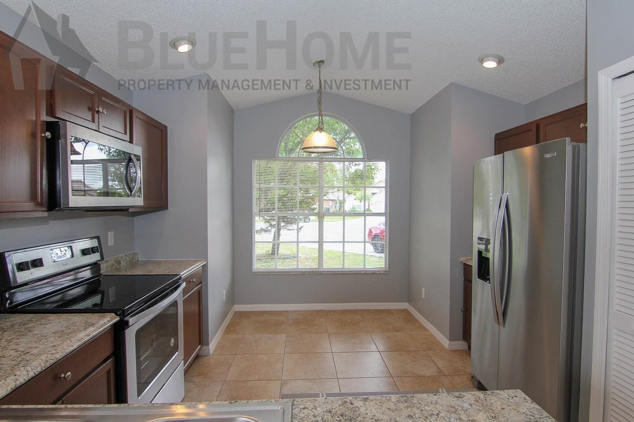 2704 Tannery Ct - Photo 2 of 11