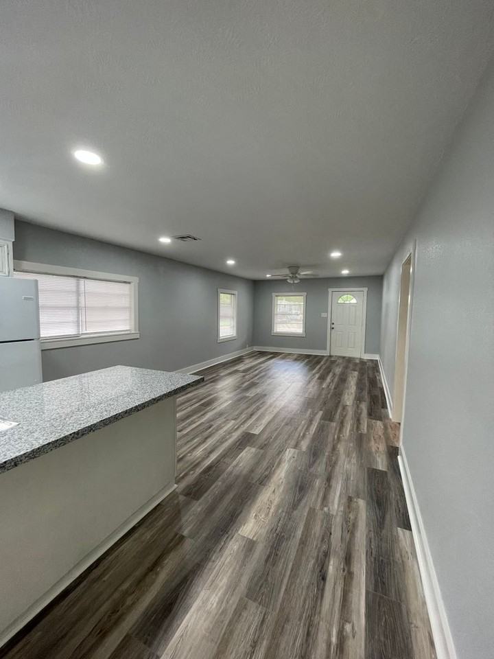 507 W Lyons St - Photo 3 of 12