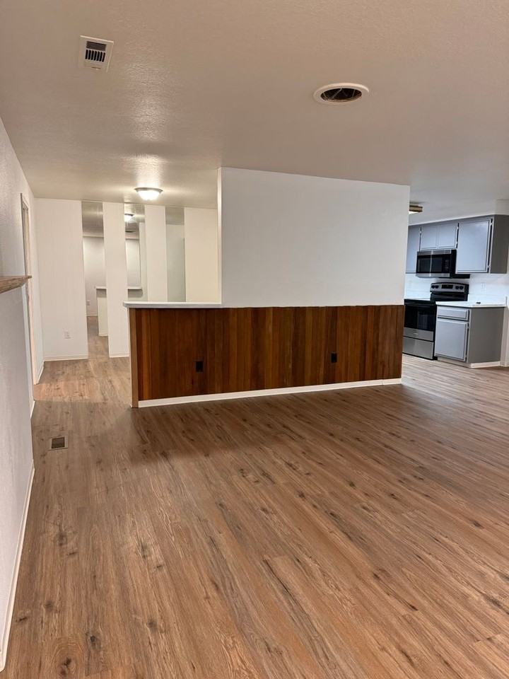 212 Glenn Way - Photo 3 of 39