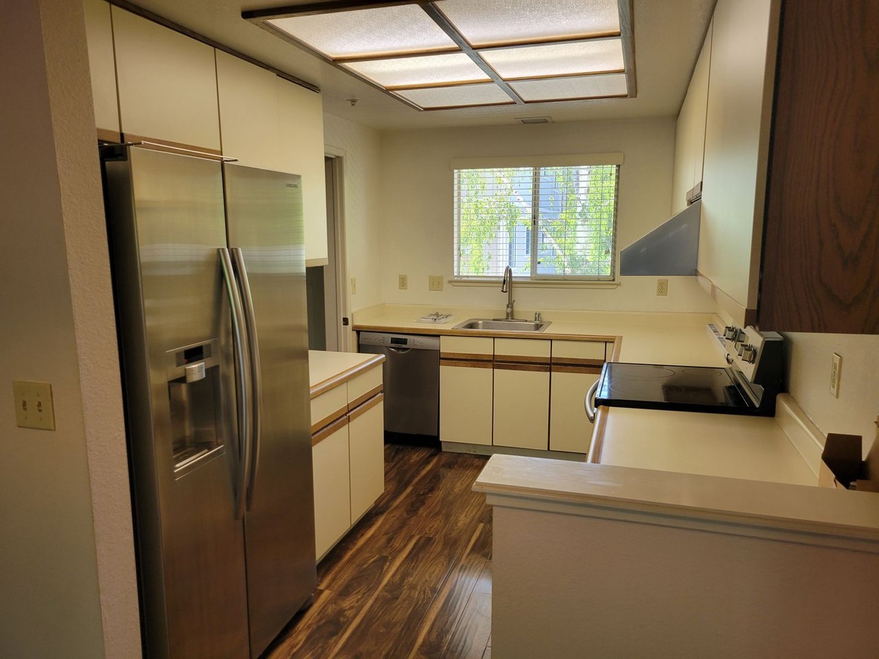 2701 Oak Rd #H - Photo 4 of 12