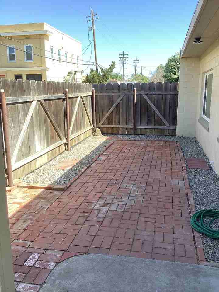 563 4th Ave - Photo 5 of 19