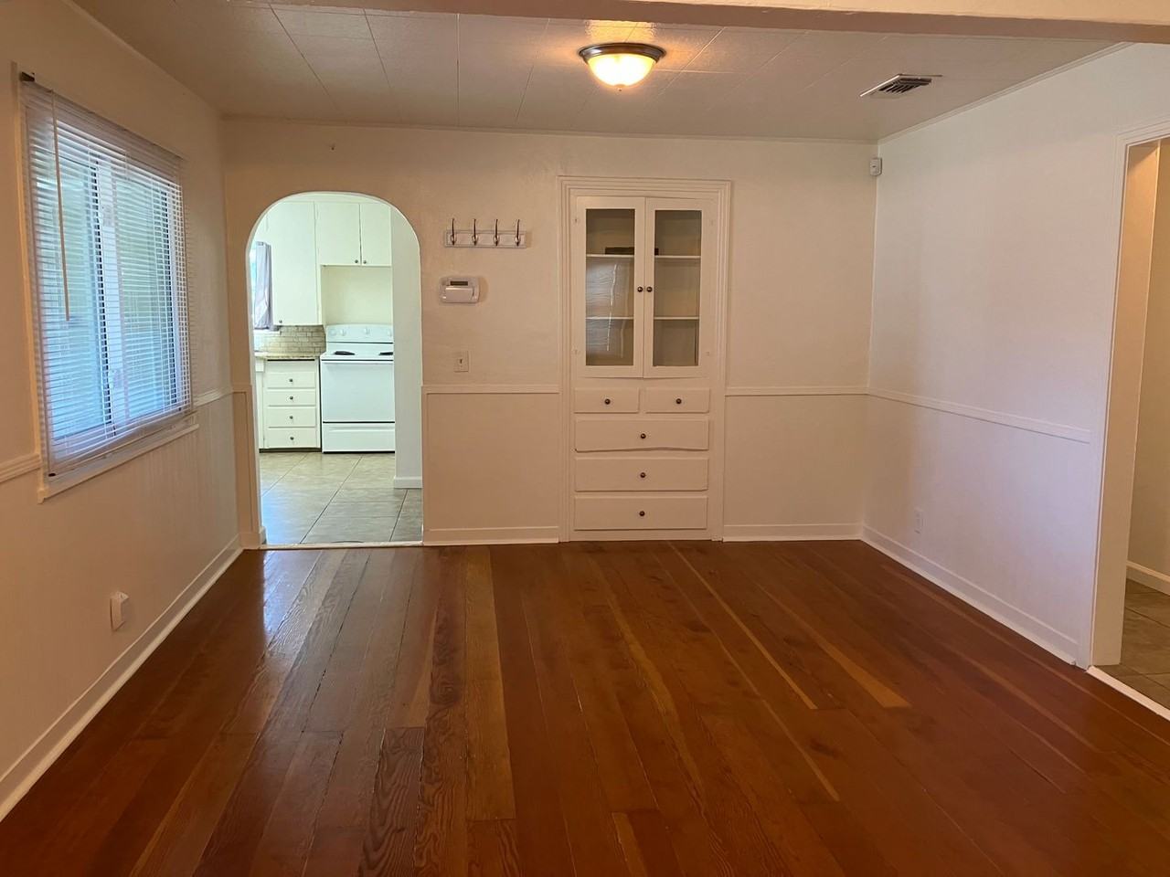 2037 Miller Ave - Photo 3 of 14